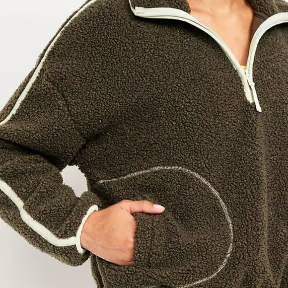 Loose Sherpa Quarter-Zip Pullover, Size XL - Picture 3 of 4